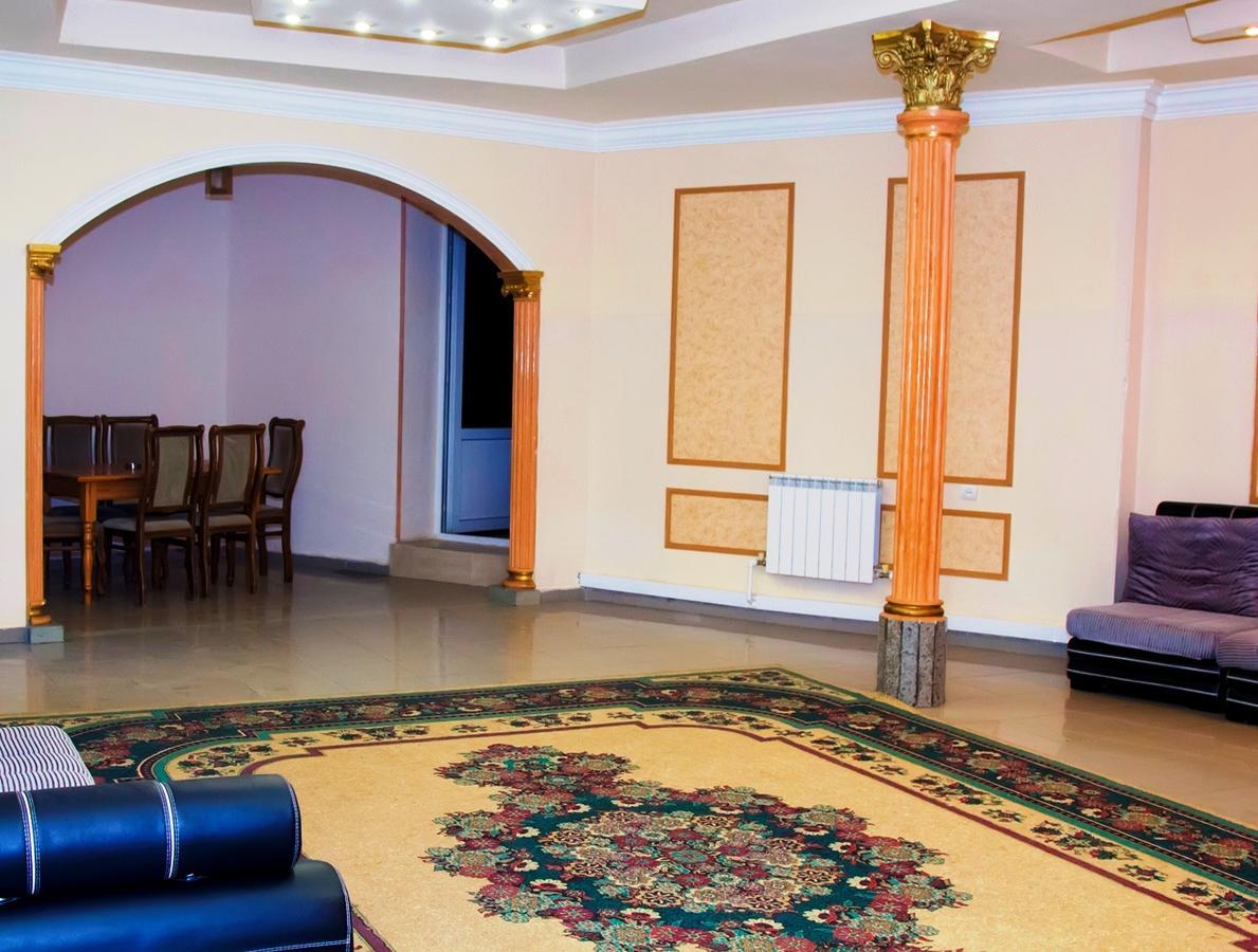 Aratta Hotel Argavand Exterior photo